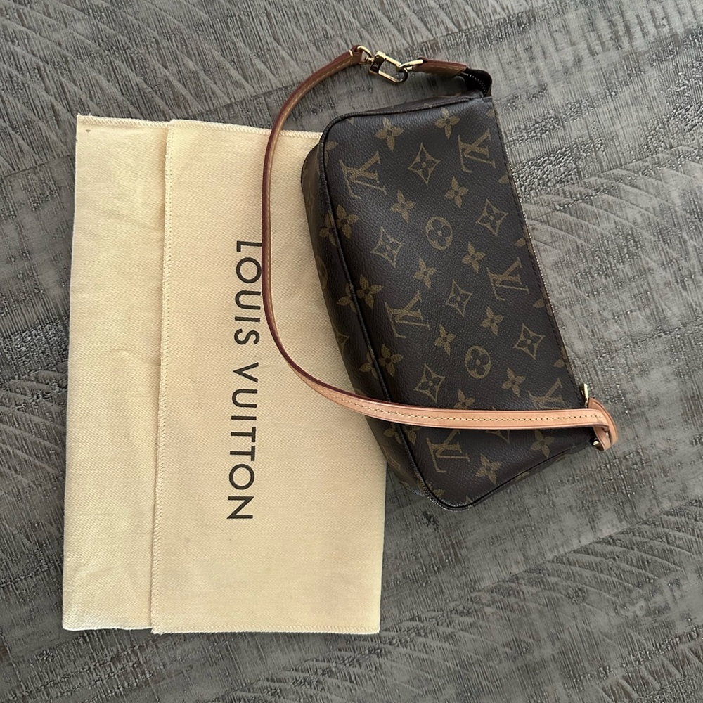 Louis Vuitton Pochette